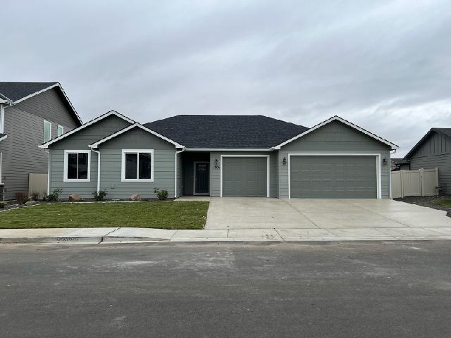 6104 Coolidge Rd in Yakima, WA - Building Photo