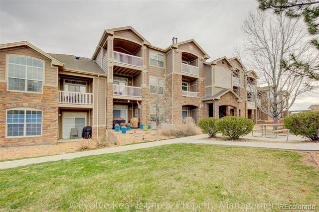 7440 S Blackhawk St in Englewood, CO - Foto de edificio - Building Photo