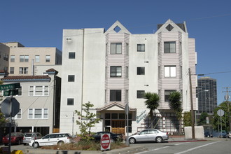 395 Merritt Ave in Oakland, CA - Building Photo - Building Photo