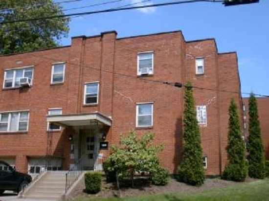 2355 Eldridge Street in Pittsburgh, PA - Foto de edificio