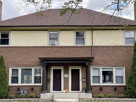 111 North Clara Pl, Unit S in Elmhurst, IL - Building Photo