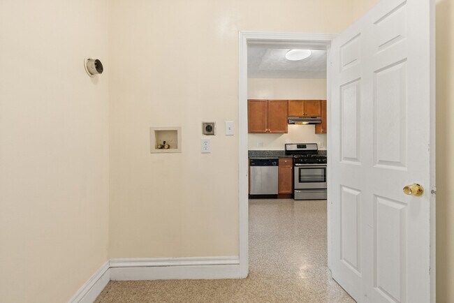 86 Winthrop St, Unit # 3 in Boston, MA - Building Photo - Building Photo