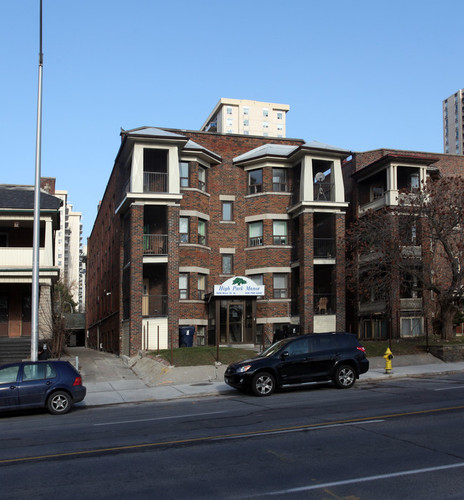 High Park Manor in Toronto, ON - Building Photo - Building Photo