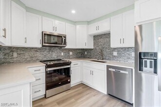 407 Meadowlark Ln in Naples, FL - Building Photo - Building Photo