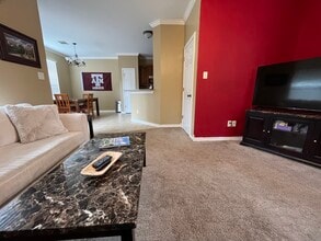 1425 W Villa Maria Rd, Unit 601 in Bryan, TX - Building Photo - Building Photo