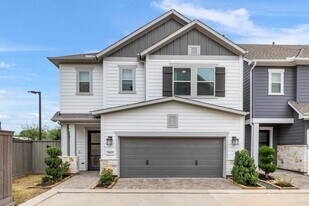 2612 Zemmer Ln in Houston, TX - Building Photo