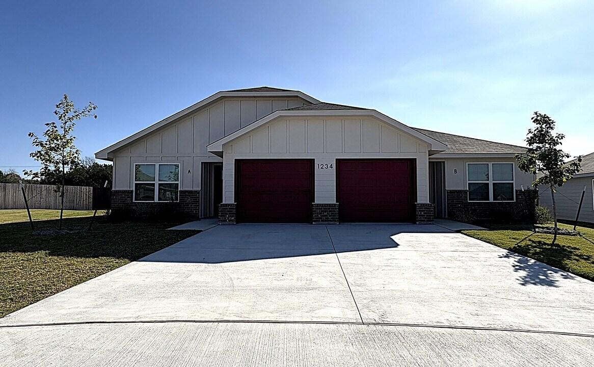 1234 Lexington Dr, Unit #A in Copperas Cove, TX - Building Photo