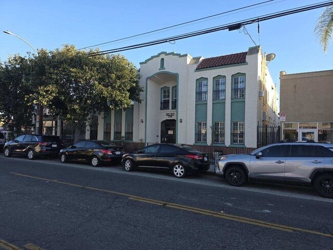 17381 E 4th St in Long Beach, CA - Building Photo - Building Photo