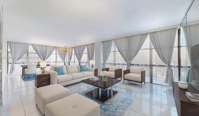 1000 Parkview Dr in Hallandale Beach, FL - Building Photo - Building Photo