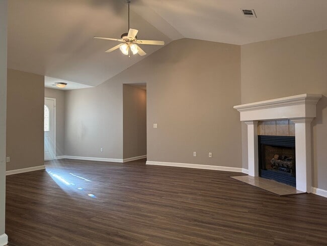 317 Autumn Dr in Benton, AR - Foto de edificio - Building Photo