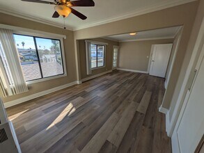 1055 N Ardmore Ave in Los Angeles, CA - Building Photo - Building Photo