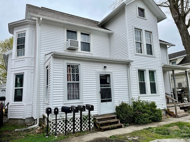 83 Lebanon Ave in Colchester, CT - Building Photo - Building Photo