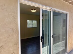 302 S Kenton Ave, Unit B in National City, CA - Foto de edificio - Building Photo