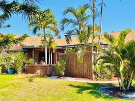 6396 Royal Woods Dr in Ft. Myers, FL - Building Photo