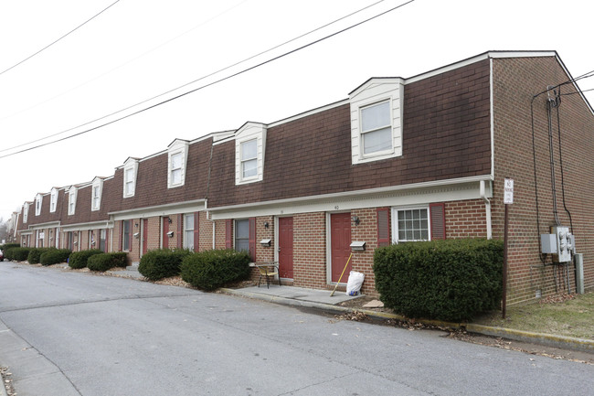 Raleigh Court in Winchester, VA - Foto de edificio - Building Photo