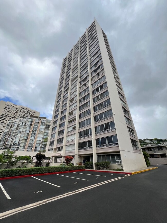 1310 Heulu St in Honolulu, HI - Building Photo - Building Photo