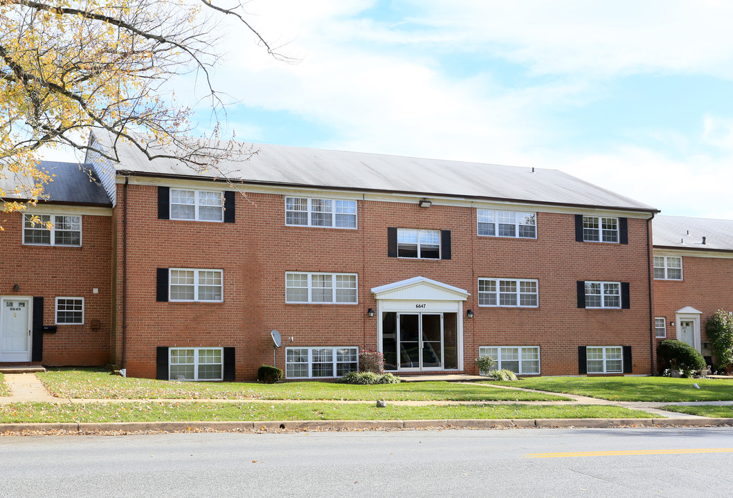 Pickwick Apartments in Baltimore, MD - Building Photo