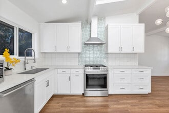 5338 Campo Rd in Woodland Hills, CA - Building Photo - Building Photo