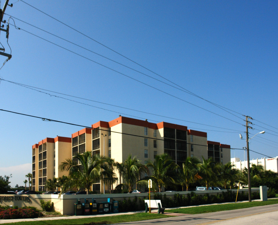 Nautilus Apartments in Hollywood, FL - Building Photo