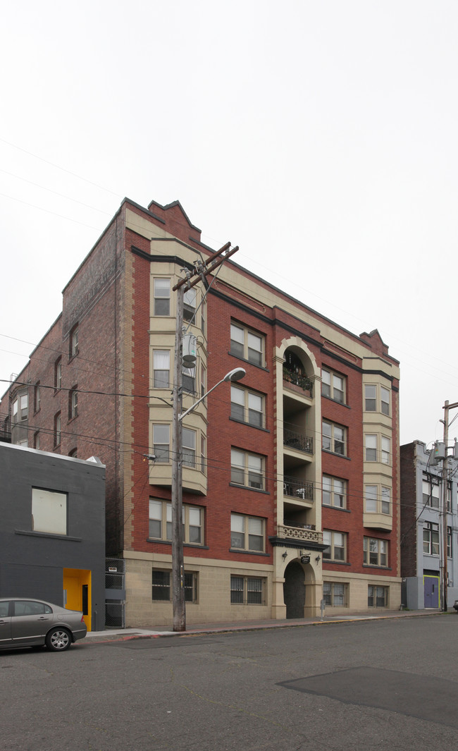 Summit Arms Apartments in Seattle, WA - Building Photo - Building Photo