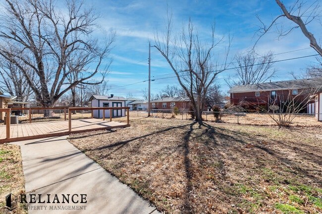 8515 W 9th St N in Wichita, KS - Foto de edificio - Building Photo