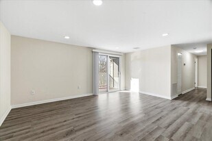 819 Stratford Way in Frederick, MD - Building Photo