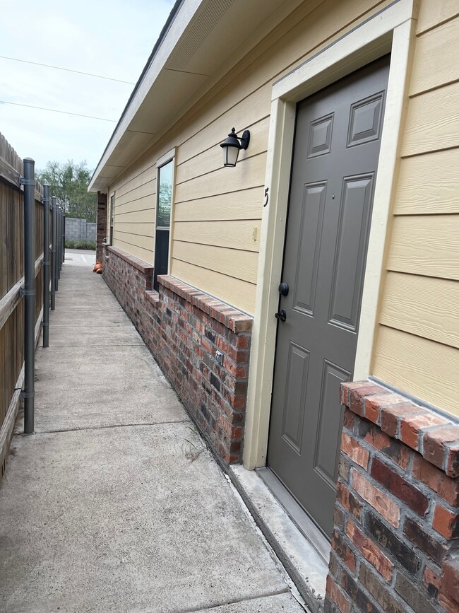 501 E 2nd St, Unit 5