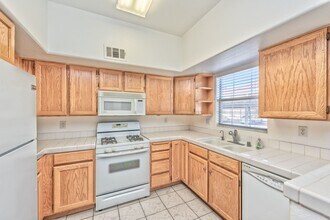 520 Arrowhead Trail in Henderson, NV - Building Photo - Building Photo