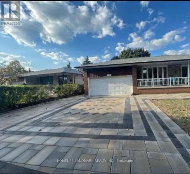 3179 Golden Orchard Dr in Mississauga, ON - Building Photo - Building Photo