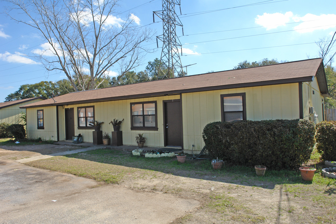 7240 Hilburn Rd in Pensacola, FL - Building Photo