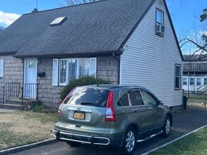 146 Walton Ave in Uniondale, NY - Foto de edificio - Building Photo