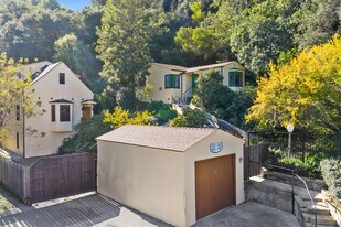 3705 Fredonia Dr in Los Angeles, CA - Building Photo