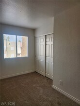 5361 Indian River Dr in Las Vegas, NV - Building Photo - Building Photo