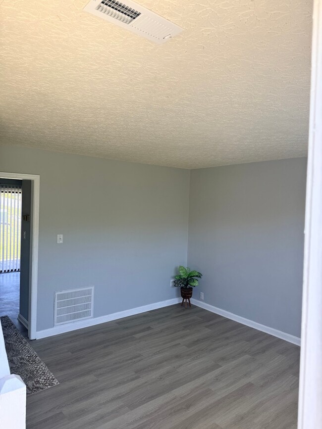property at 16 Duiguid Dr