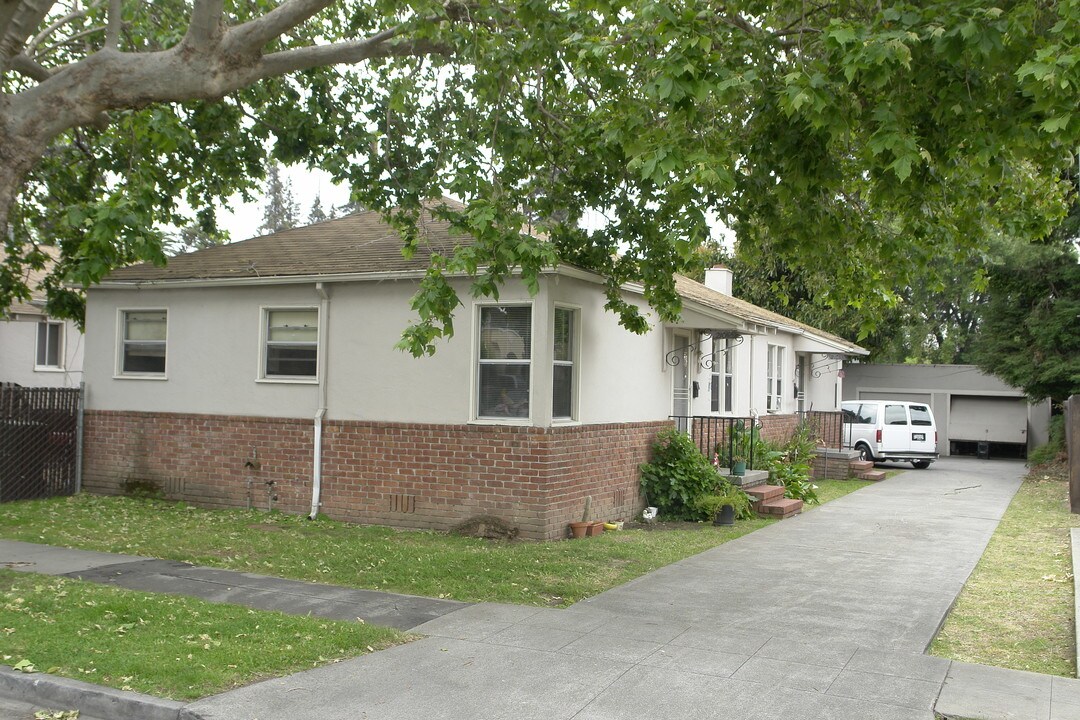 21053-21057 Montgomery Ave in Hayward, CA - Building Photo