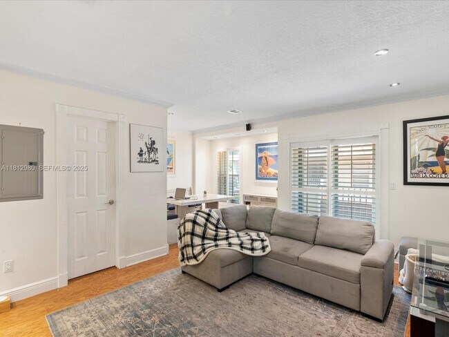 3097 Bird Ave in Miami, FL - Building Photo - Building Photo