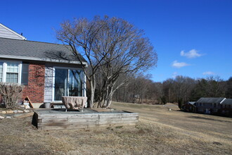 86 Old Farms Ln in New Milford, CT - Building Photo - Building Photo