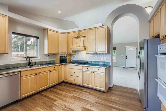 property at 5260 Wyandot St