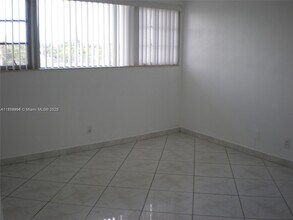 1460 NE 169th St in North Miami Beach, FL - Building Photo - Building Photo