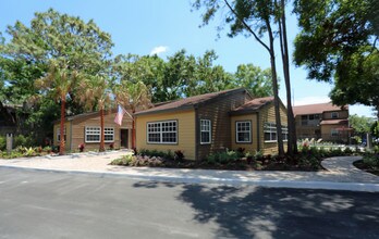 Pinetree Apartments in Tampa, FL - Building Photo - Building Photo