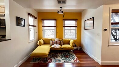 512 Cathedral St, Unit 5 in Baltimore, MD - Building Photo - Building Photo