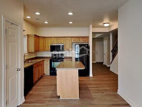 247 Boston Dr in North Salt Lake, UT - Foto de edificio - Building Photo