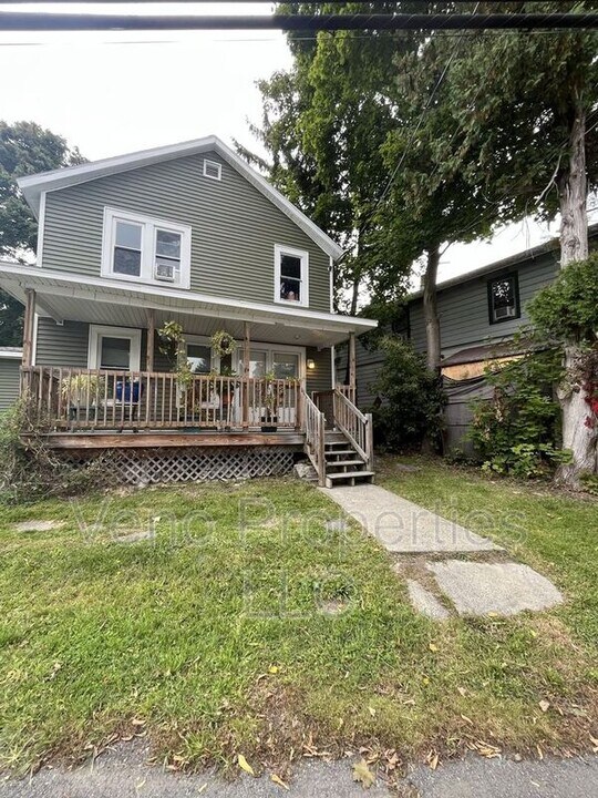 107 Mountain View Ave in Troy, NY - Building Photo
