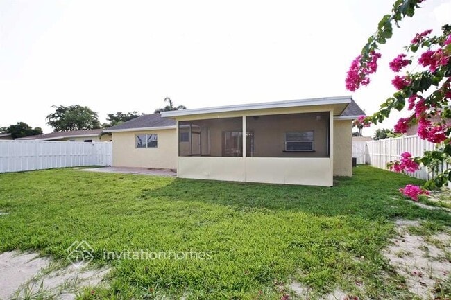 350 NW 99th Way in Pembroke Pines, FL - Building Photo - Building Photo