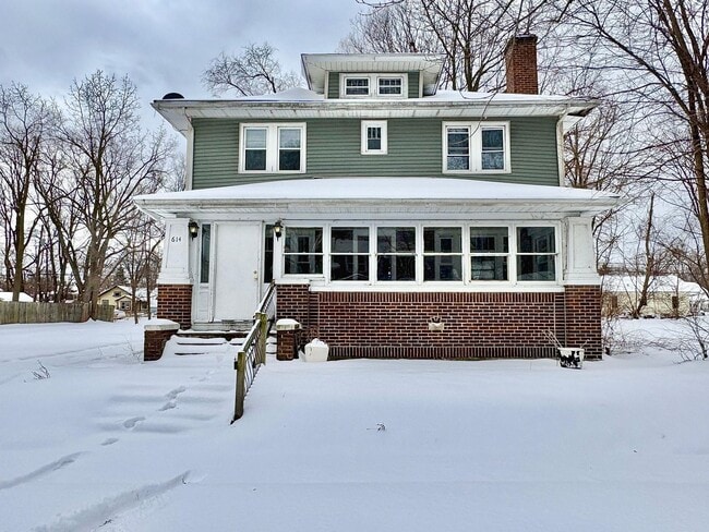 property at 614 E Broadway St