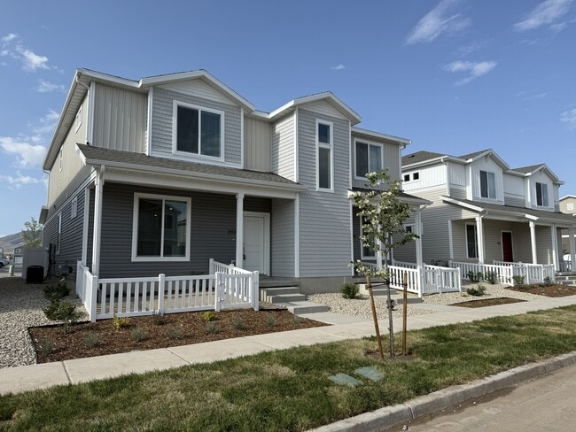 203 E Arcade Dr in Saratoga Springs, UT - Building Photo - Building Photo