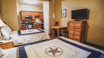Kenedy Suites in Kenedy, TX - Building Photo