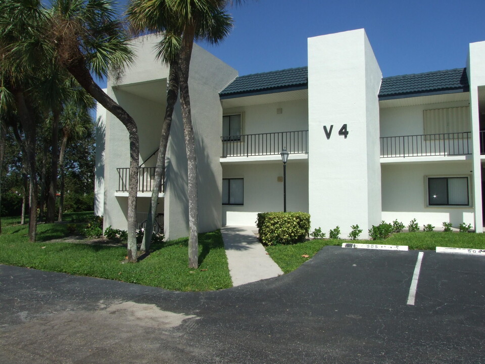 1605 US-1 in Jupiter, FL - Building Photo