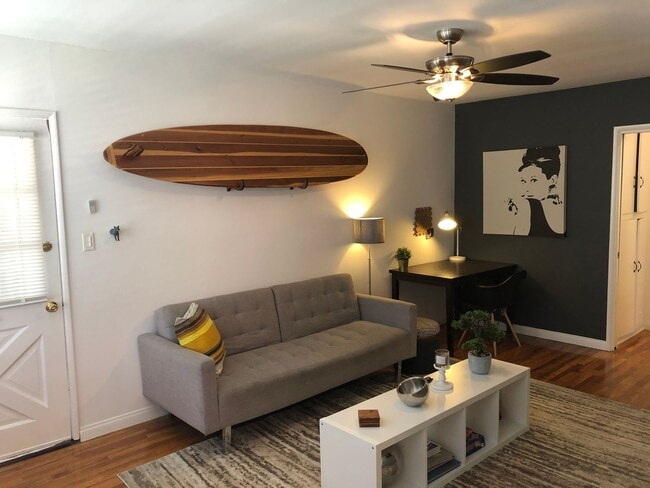 12427 Chandler Blvd in Los Angeles, CA - Building Photo - Building Photo