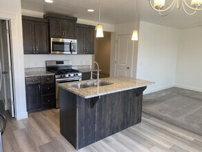 5823 Firebird Wy in Saint George, UT - Foto de edificio - Building Photo